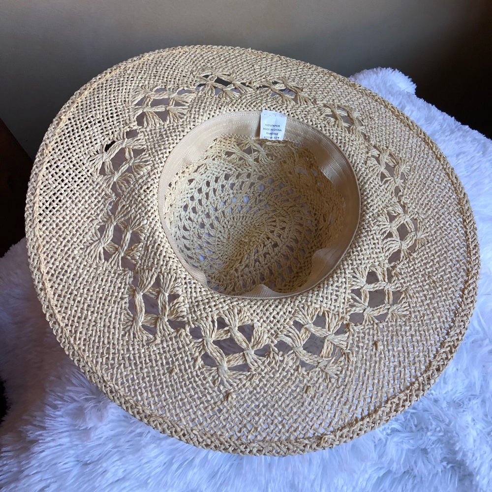 Straw Hat with Shells - Picture 3 of 11